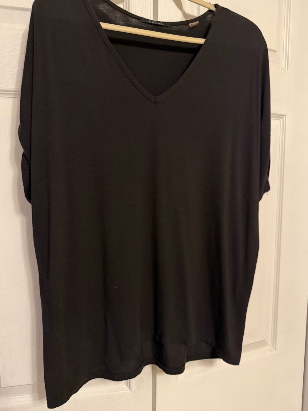 TTahari Women's V-neck
Dolman Sleeve Tee, Large, Good Condition